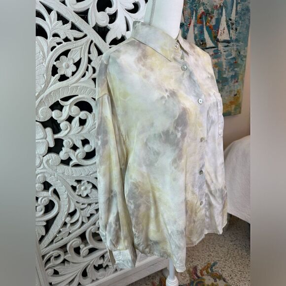 Grade and Gather Pale Yellow Grey Tie Dye Button Down Top Size Small - Picture 4 of 11